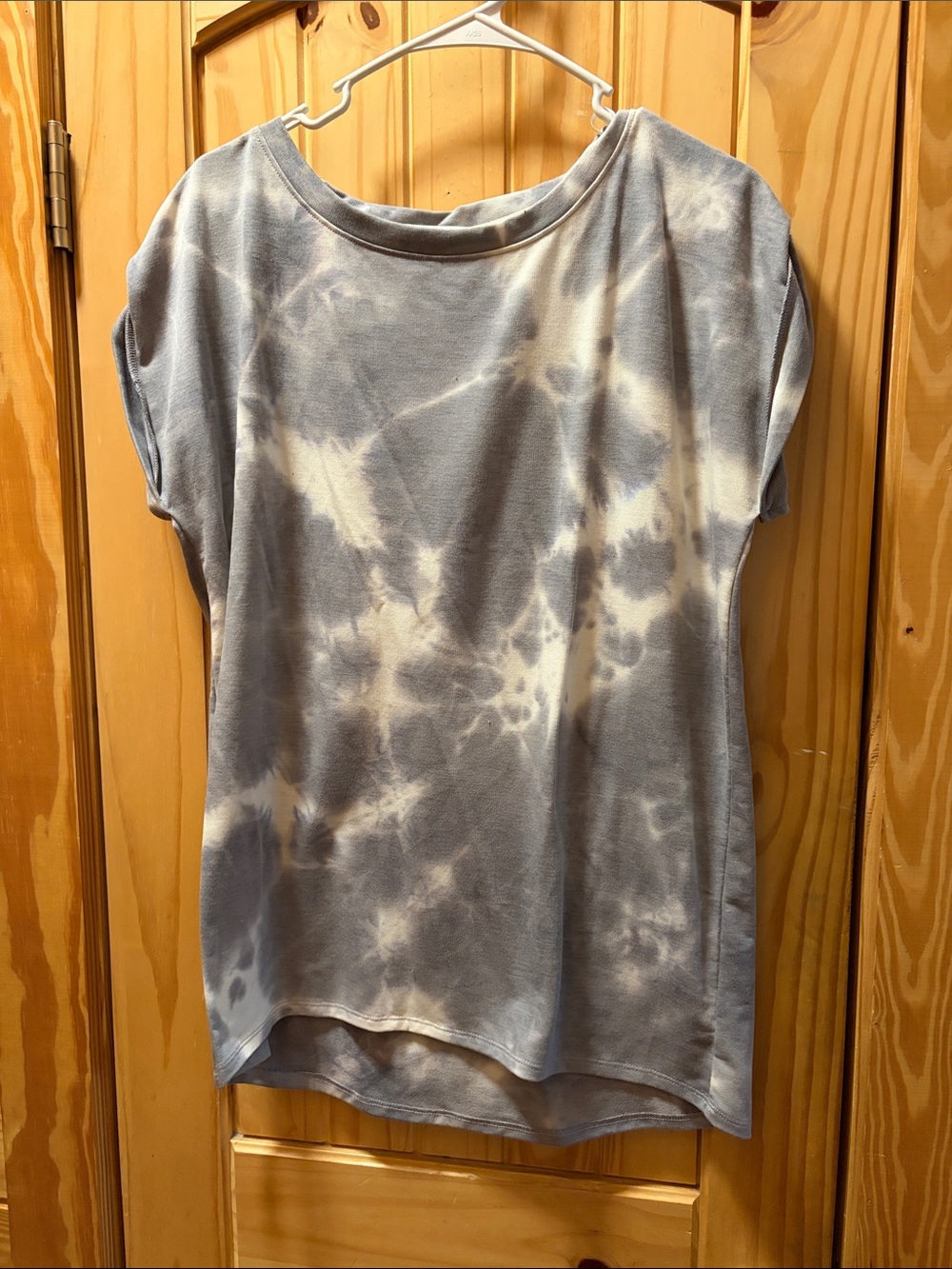 Wonderly Short Sleeve Tie-Dye Tee in Gray & White